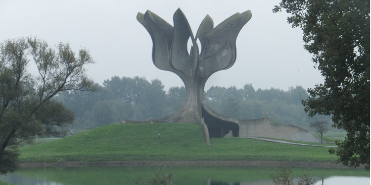 Jasenovac-concentratiekamp-Ustasi-Lotus-monument-herdenking-Kroatië