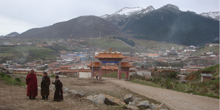 Langmusi-China-Tibet-monniken-gele-mutsen-klooster