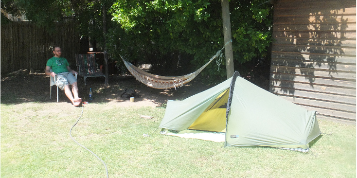 Backpackers-Paradise-Oudshoorn-tuin-tent-kamperen-hostel-guesthouse-Zuid-Afrika