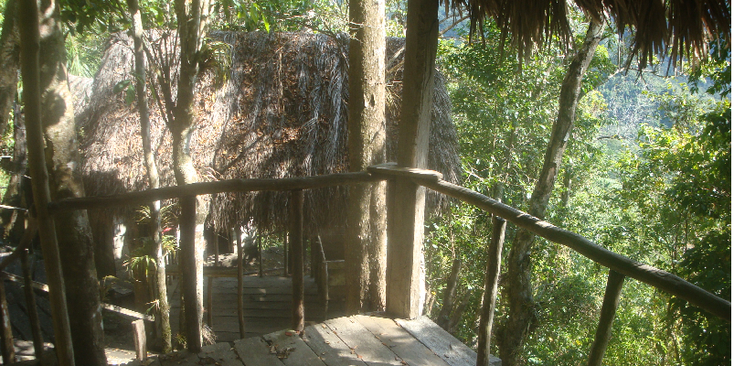 Sierra-Maestra-Nationaal-park-Cuba-Fidel-Castro-Revolutie-hut-houten