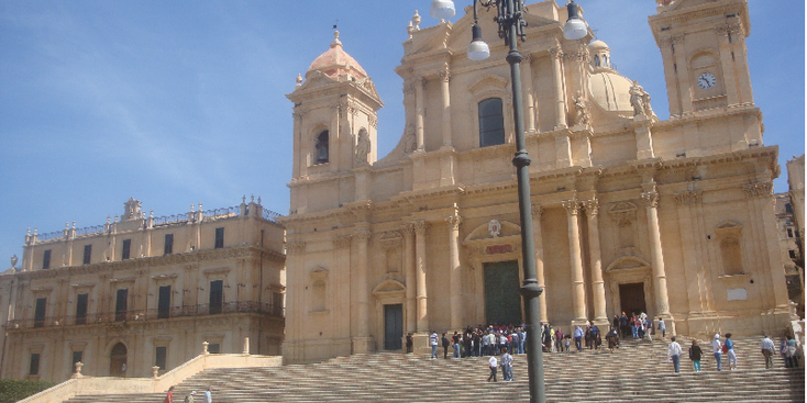 Noto-kerk-Sicilië-Italië
