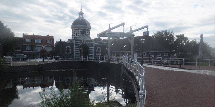 Morspoort-brug-toren-kerk-brug-Leiden-Nederland