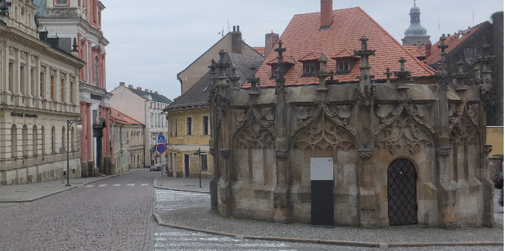 Kutna-Hora-stenen-fontein-Tsjechië-kathedraal-kapel-kerk-Romeins