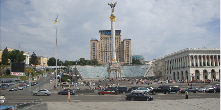 Maydan-plein-standbeeld-pilaar-Kiev-Oekraïne