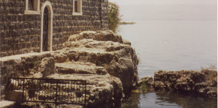 Tabgha-Jezus-meer-van-Galilea-Israël-trappetje-kerk