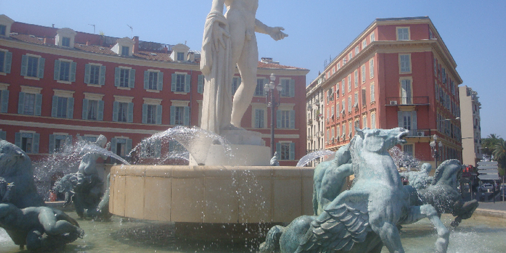 Nice-fontein-stadsplein-plein-beeld-Frankrijk