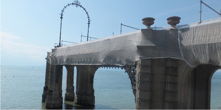 Friedrichshafen-Bodensee-oeverpromenade-Uferpromenade-brug-uitloper-schlosskirche-Duitsland