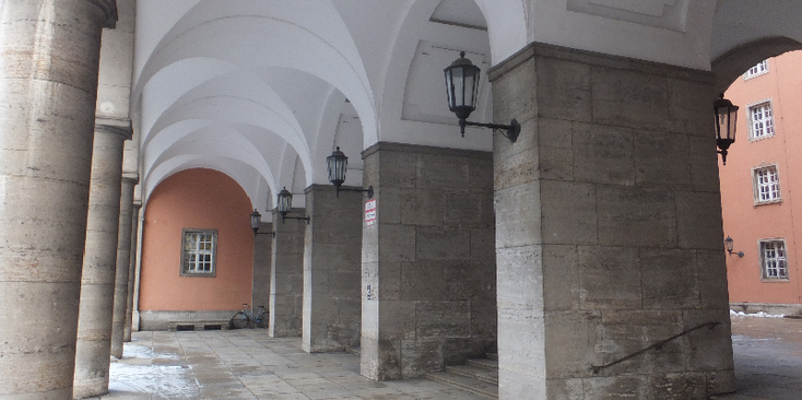 Oberfinanzrasidum-Sophienstrasse-pilaren-München-Duitsland
