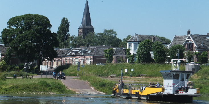 Olburgen-Dieren-veerpont-IJssel-rivier-Nederland