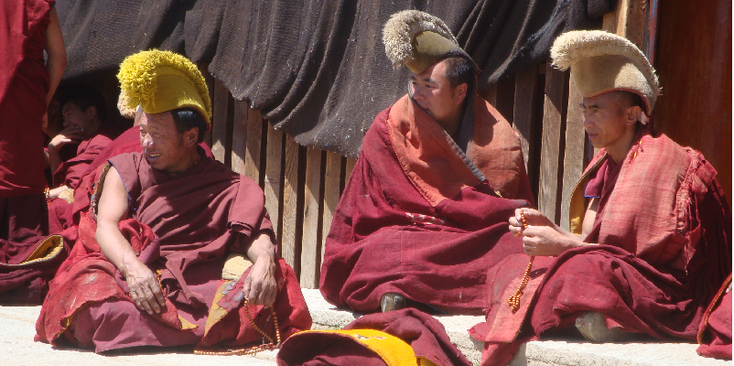 Langmusi-China-Tibet-monniken-gele-mutsen-klooster