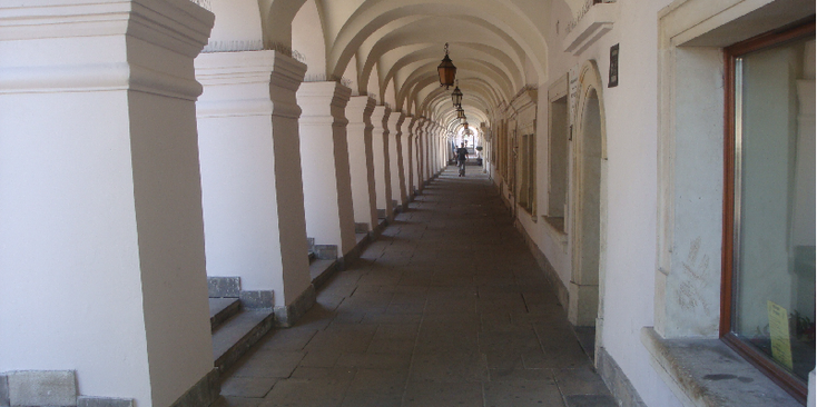 Rynek-Wielki-grote-markt-Zamosc-Polen-bogen