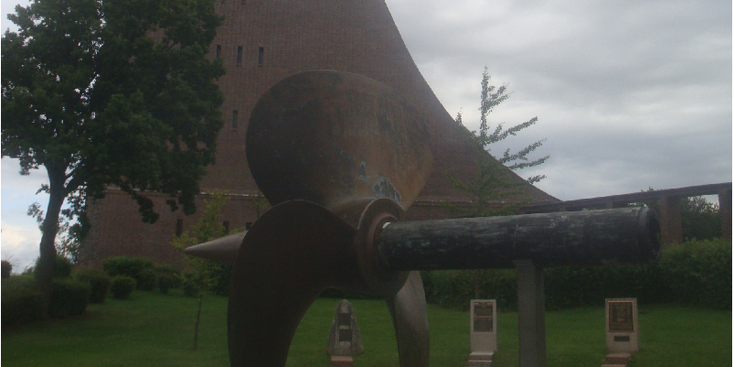 Ehre-gedenkmal-monument-propeller-marine-nazi-Laboe-Duitsland