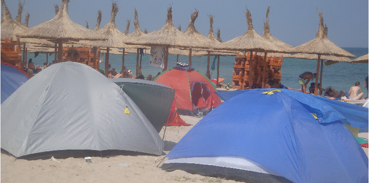 Vama-Veche-strand-feest-party-hippie-tenten-camping-kamperen-Roemenië