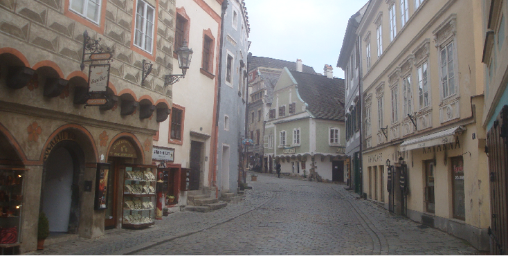Cesky-Krumlov-Tsjechië-Bohemen-dorp-kerk-rivier-lus-keitjes-straat-straatleven-barok