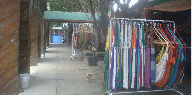 Masaya-markt-stadsmuren-koloniaal-ingang-Nicaragua