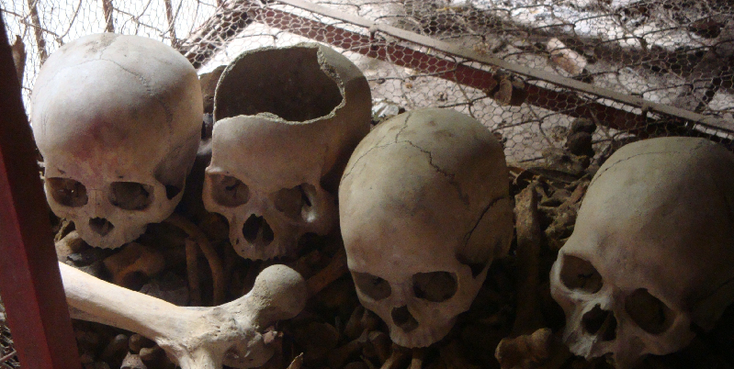 Killing-fields-cave-grot-schedels-Rode-Khmer-Battambang-Cambodja