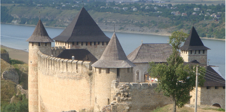 Khotyn-kasteel-Dister-rivier-Karpaten-Oekraïne