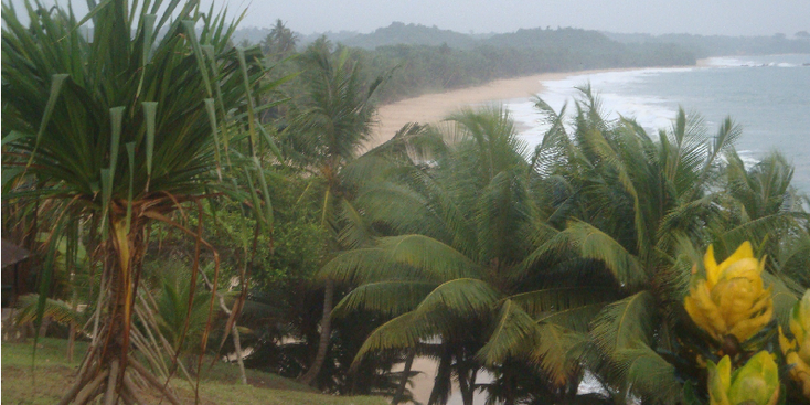 Axim-Beach-Hotel-Ghana-strand-strandhut-zon-zee-zonnen