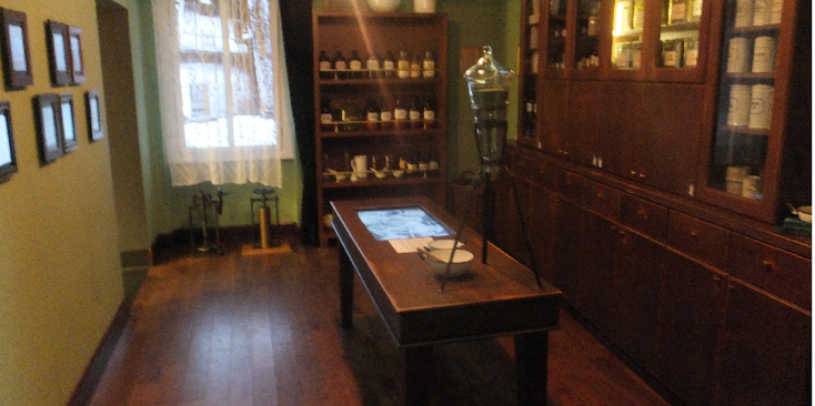Apotheek-onder-de-adelaar-Krakau-Polen