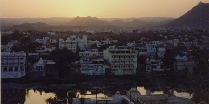 Udaipur-Rajasthan-dakterras-Octopussy-film-uitzicht-India