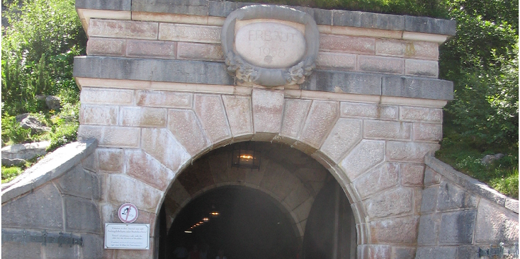 Kehlsteinhause-tunnel-lift-theehuis-Hitler-Bormann-Eagle-Nest-Adelaarsnest-Duitsland-Berchtesgaden
