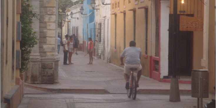 Santa-Marta-Colombia-kust-stad-uitzicht-zee-straatleven