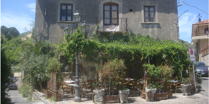 Savoca-Vitelli-bar-Godfather-terras-Sicilië-Italië