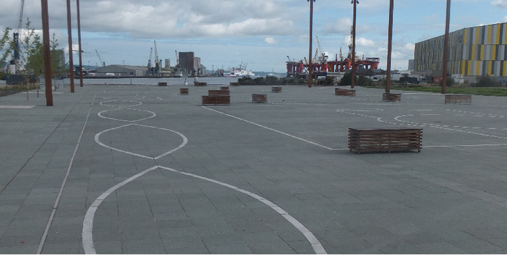 Belfast-Titanic-vorm-lengte-contouren-haven-kranen-Noord-Ierland