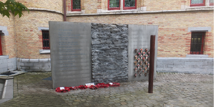 Poperinge-stadhuis-monument-executiepaal-Markt-cellen-België