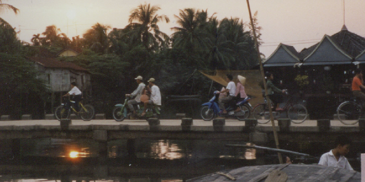 Hoi-An-haven-palmboom-scooter-boten-houten-huizen-Vietnam