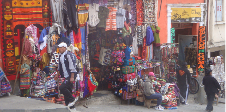 La-Paz-Bolivia-markt-kleuren-kleedjes-kleding