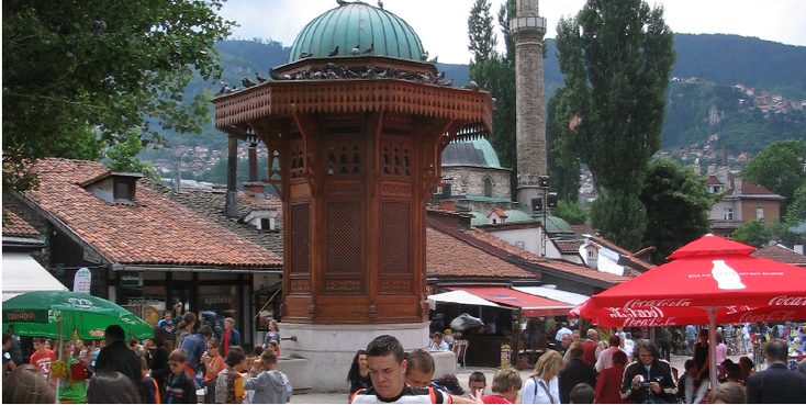 Gazi-Husrev-Beg-moskee-Bascarsija-wijk-Sarajevo-minaret-binnenstad-Ottomaans-Turks-Bosnië-Herzegovina