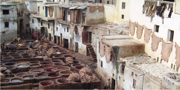 Fes-verf-looierij-tannerie-pot-kleuren-drogen-Marokko
