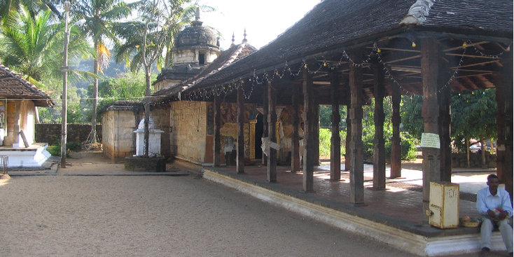 Kandy-Pattini-Devale-tempelcomplex-Bodhi-Tree-boom-Sri-Lanka