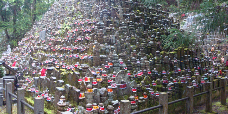 Koya-San-grafzerken-graven-begraafplaats-Japan