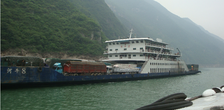 Yangtse-Yangtsze-River-Boat-Cargo-China-Yellow-Dam-Gorge