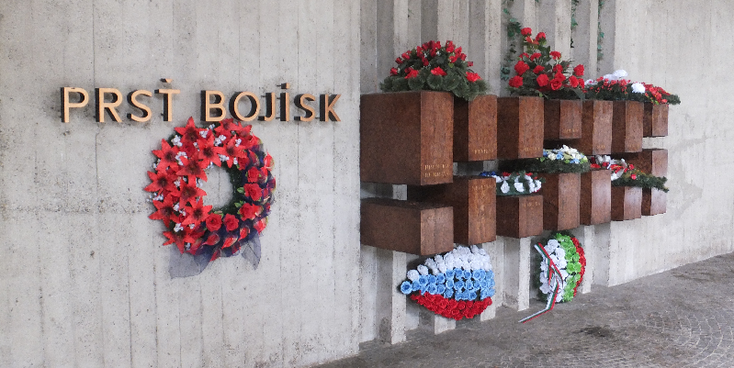 Banska-Bystrica-opstandingsmuseum-SNP-krans-monument-WW2-Slowakije