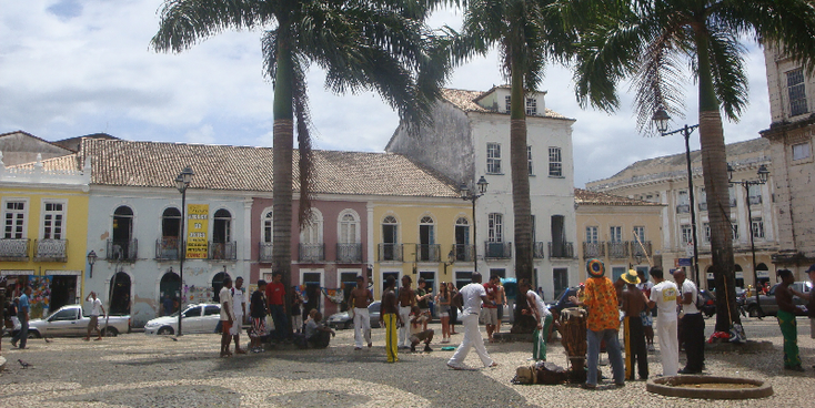 Capoeira-Salvador-Pelourinho-muziek-op-straat-straatleven-plein-plaza-Brazilië