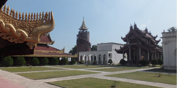 Mandalay-fort-ommuurd-gracht-tempel-Myanmar-Birma
