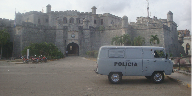 Havana-fort-policia-politie-bus-Cuba