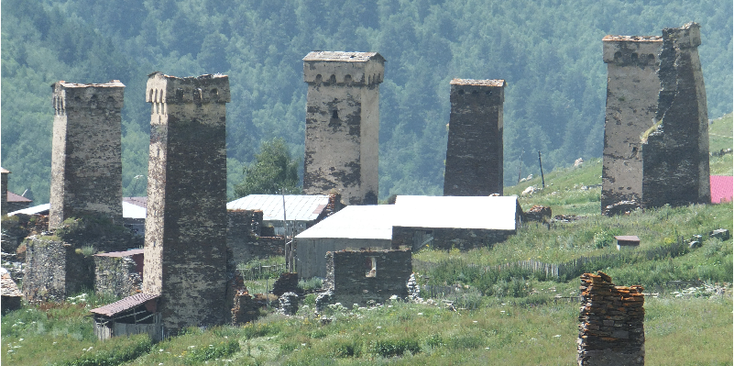 Ushguli-Enguri-vallei-rivier-Svaneti-Kaukasus-wachttorens-Georgië