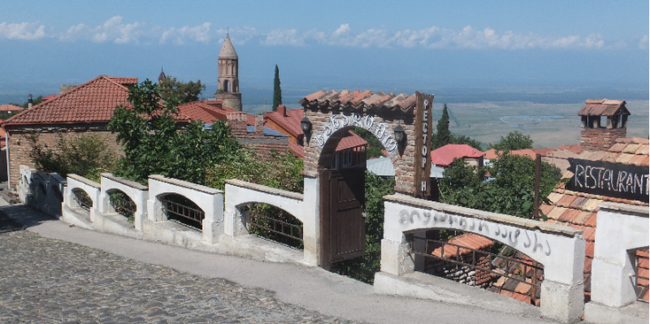 Sighnaghi-Kakheti-Georgië-kerk-toren-poort