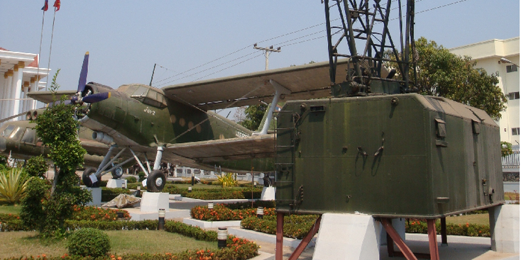 Vientiane-oorlogsmuseum-vliegtuig-Laos