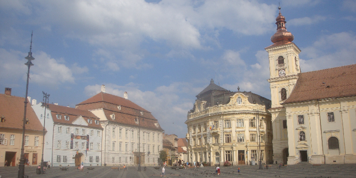 Sibiu-plein-kerk-koopmanshuizen-vakmanshuizen-Roemenië
