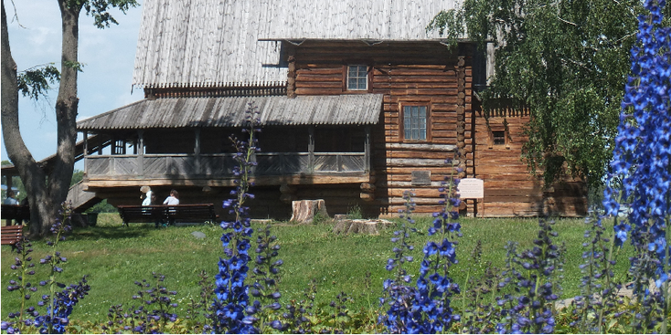 Suzdal-Garden-Wooden-church-Golden-Ring-Russia