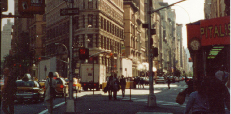 Fifth-Avenue-Broadway-kruispunt-taxi-Manhattan-New-York-Verenigde-Staten