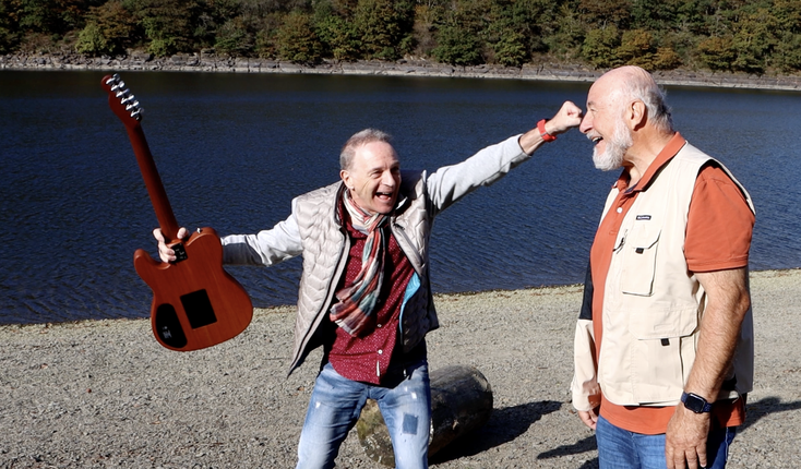 De Clip vum Lidd "Bréif un de Bierg" gouf um Stauséi opgeholl. D'Musek ass vum Roll Rossi (lenks), de Gollo (riets), deen d'Lidd interpretéiert, huet den Text vum Engleschen an d'Lëtzebuergescht iwwersat.
