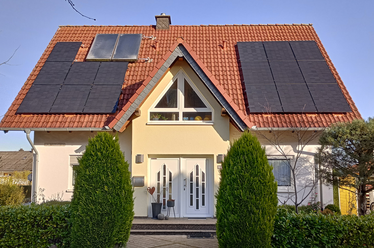 11 kWp PV-Anlage mit O/W Ausrichtung; Speicher 5,1 kWh in MR-Moischt (Hessen)