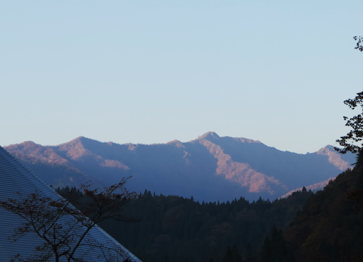 歩いた稜線一番高いのが鎌ヶ峰右端は大日ヶ岳