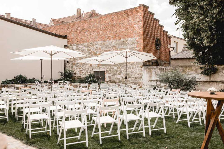 Mietmöbel, Würzburg, Tisch, Stühle, Verleihservice, mieten, leihen, ausleihen, Hochzeit, freie Trauung, Aschaffenburg, Schweinfurt, Nürnberg, Rothenburg, Fulda, Event, Unterfranken, Franken, Bayern, Vintagestühle,Sonnenschirme, Holzstühle, Zelthochzeit